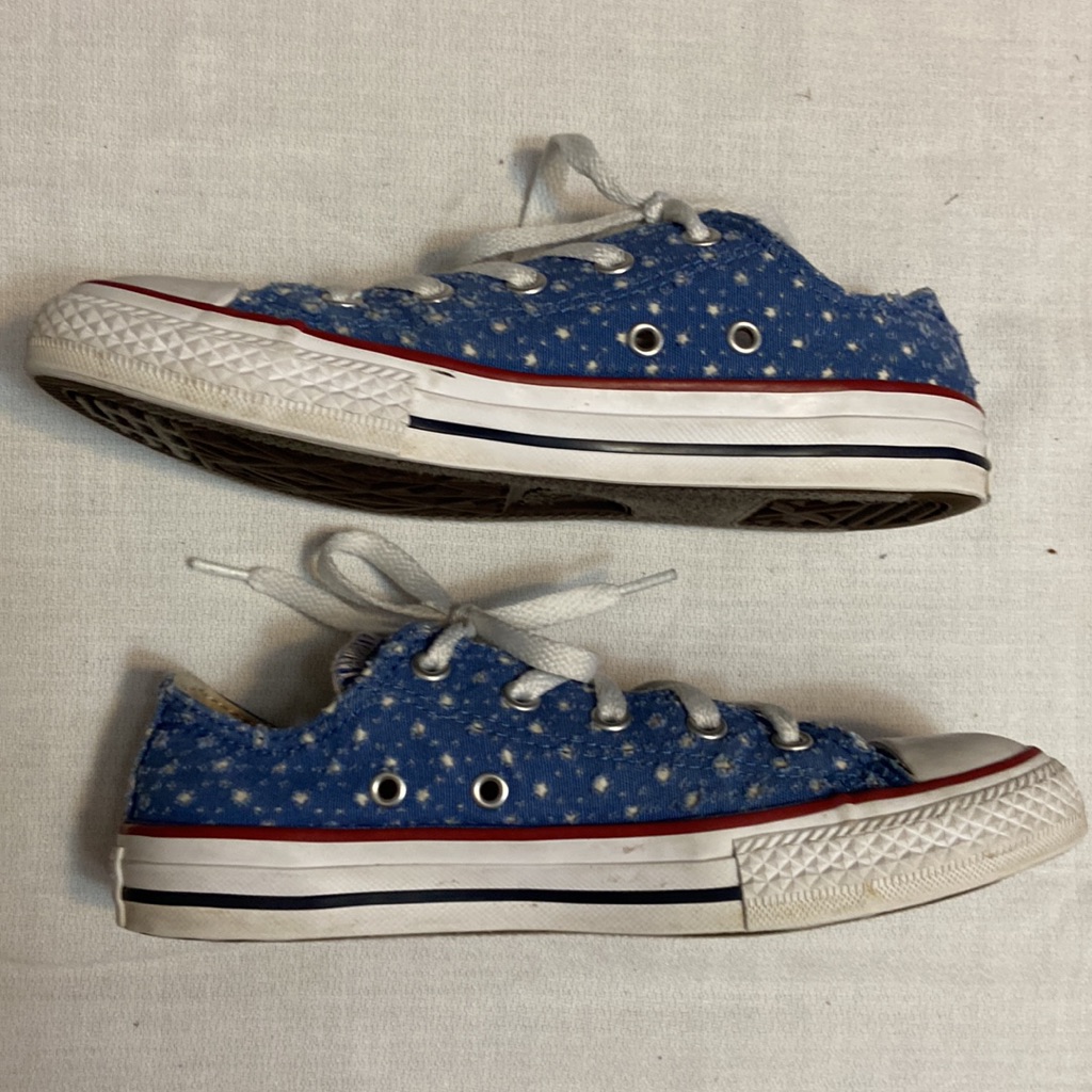 Converse All Stars Chuck Taylor Girls Low Top Sneakers - Super Cute! Size 2